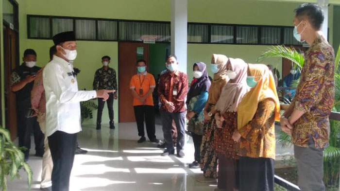 Dapat Laporan dari Warga, Wakil Bupati Sampang Sidak ke Puskesmas Camplong