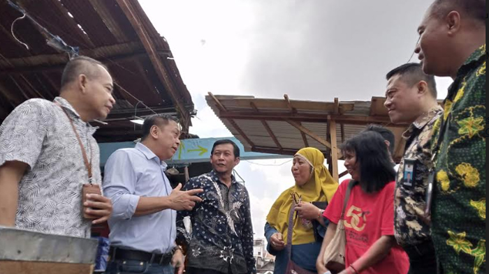 wakil-ketua-komisi-b-dprd-surabaya-anas-karno-pasar-kembang.jpg