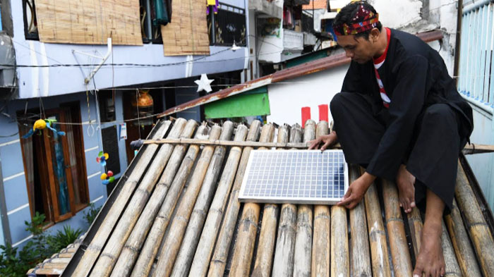 Warga Kampung Kapasan Simokerto Surabaya Rintis Tenaga Surya untuk Daya Listrik Kampung Lampion