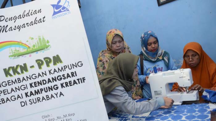 Giatkan Warga Belajar Ketrampilan Menjahit dan Membatik yang Diinisiasi Mahasiswa KKN Unair