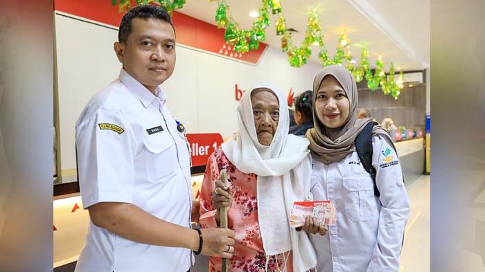 Bantuan PKH Plus Mulai Diserahkan ke Ratusan Lansia di Kota Kediri