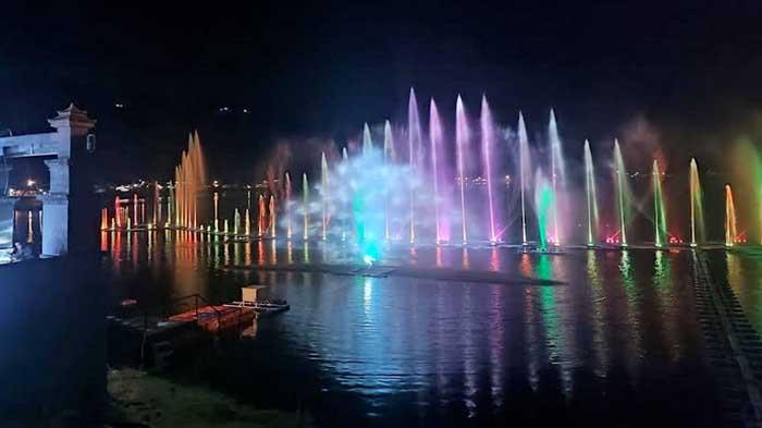 water-fountain-di-Telaga-Ngebel-Ponorogo-1532023.jpg