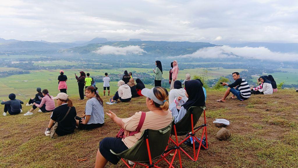 Sensasi Negeri di Atas Awan, Bukit Tunggangan Trenggalek View Sunrise Memikat 
