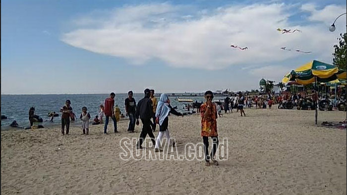 Wisata Pasir Putih Pantai Dalegan Gresik Buka Kembali, Makin Bersih di Tengah Pandemi Covid-19
