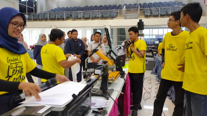 Workshop Digital Printing di Stiesia Surabaya, Edukasi Mahasiswa Usaha Minim Modal