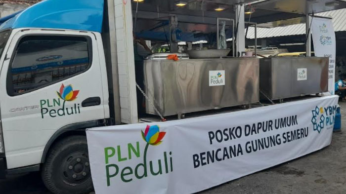 Foodtruck PLN Ikut Bantu Kebutuhan Dasar Pengungsi Erupsi Gunung Semeru di Kabupaten Lumajang