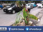 1302jalan-berlubang-di-wiyung_20160213_120334.jpg