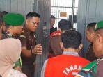 2-tersangka-korupsi-BUMD-di-Tuban.jpg