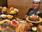 AYAM-BARICA-Hotel-Santika-Pandegiling-Surabaya-kembali-memperkenalkan-in.jpg