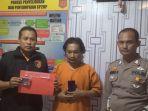 Abdilla-tengah-saat-diamankan-Polsek-Duduksampeyan-Gresik.jpg