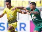 Aksi-Paulo-Victor-di-laga-Barito-vs-Persebaya-di-Liga-1-20222023.jpg