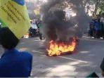 Aksi-demo-mahasiswa-Tulungagung-memanas.jpg
