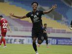 Alta-Ballah-saat-membela-Persebaya-Surabaya-di-Liga-1-musim-ini.jpg