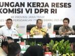 Anggota-Komisi-VI-DPR-RI-sekaligus-pimpinan-rapat-M-Sarmuji-kedua-dari-kiri.jpg