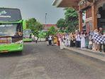 BERANGKAT-HAJI-Suasana-pemberangkatan-1135-Calon-Jemaah-Haji.jpg