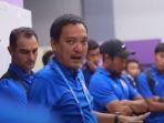 BOS-PSIS-Semarang-Yoyok-Sukawi-saat-memberikan-semangat-di-locker-room.jpg
