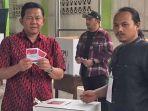Bambang-Rianto-menggunakan-hak-suara-Pilkada-Blitar-2024-di-TPS-06.jpg