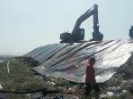 Bau-sampah-di-TPA-Benowo-Surabaya-ditutup-geomembran.jpg