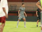 Bek-Madura-United-Fachruddin-saat-menjalani-sesi-latihan.jpg