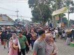 Belasan-ribu-wisatawan-telah-memadati-Telaga-Sarangan-Magetan.jpg