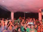 Bonek-Campus-ketika-menyayikan-Anthem-Persebaya.jpg