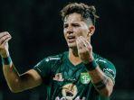 Bruno-Moreira-saat-memperkuat-Persebaya-Surabaya-d.jpg