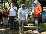 Bupati-Blitar-Mak-Rini-memecahkan-kendi-sebagai-tanda-peluncuran.jpg