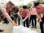 3 Desa Langganan Krisis Air di Mojokerto Digerojok Bantuan, Bupati Gus Barra Janji Carikan Solusi