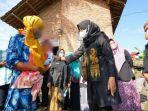 Bupati-Ipuk-menjenguk-bayi-stunting-di-Banyuwangi-412023.jpg