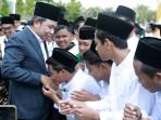 Bupati-Jember-Muhammad-Fawait-di-perayaan-Hari-Santri-Nasional-2025.jpg