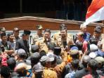 Bupati-Nganjuk-Marhaen-Djumadi-saat-menemui-perwakilan-RT-dan-RW.jpg