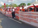 Buruh-Surabaya-demo-belum-dapat-THR.jpg