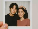 Cara-Pakai-Prompt-Gemini-AI-untuk-Membuat-Foto-Polaroid-Pribadi-Dipeluk-Idol-K-pop-Sedang-Viral.jpg