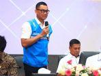 Direktur-Utama-PLN-Darmawan-Prasodjo-kedua-dari-kiri.jpg