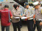 Ditlantas-Polda-Jatim-menggelar-ramp-check-di-Terminal-Tipe-A-Surodakan-Trenggalek.jpg