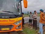 Duduk-Perkara-Bus-Rombongan-Pendaki-Tak-Sadar-Masuk-ke-Tengah-Kuburan-Ternyata-Ini-Penyebabnya.jpg