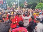 Duduk-Perkara-PT-Yihong-Tutup-dan-PHK-Massal-1126-Buruhnya-Kini-Berpeluang-Kembali-Bekerja.jpg