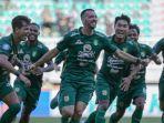Dusan-Stevanovic-saat-merayakan-golnya-di-laga-Persebaya-vs-Arema-FC.jpg