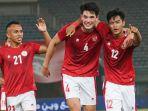Elkan-Baggot-Irfan-Jaya-dan-Pratama-Arhan-merayakan-gol-pada-laga-Timnas-Indonesia-vs-Nepal.jpg
