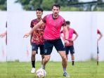 Fabien-Garcia-saat-berlatih-bersama-Persela-Lamongan-sebelum-r.jpg