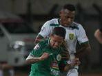 Frank-Sokoy-saat-laga-Persebaya-vs-PSS-Sleman.jpg