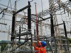 GANTI-ISOLATOR-Petugas-PDKB-PLN-UIT-JBM.jpg