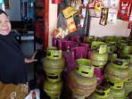 GAS-LPG-LANGKA-Suparti-pemilik-pangkalan-gas-LPG-3-kg-di-Kelura.jpg