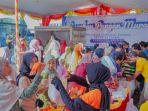 GERAKAN-PANGAN-MURAH-Masyarakat-Gresik-antri-u.jpg