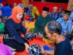 Gubernur-Jawa-Timur-Khofifah-Indar-Parawansa-meninjau-pengungsian-di-Paseban.jpg
