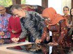 Gubernur-Khofifah-dan-Dubes-Inggris-HE-Dominic-Jeremy-meresmikan-Kings-College-London.jpg