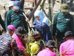 Gubernur-Khofifah-memimpin-aksi-bersih-bersih-Sungai-Legundi-di-Kota-Probolinggo-Jatim.jpg