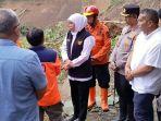 Gubernur-Khofifah-meninjau-lokasi-tanah-longsor-di-Desa-Depok-Trenggalek-Jatim.jpg