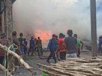 Gudang-Kayu-di-Jalan-Raya-Sumput-Sidoarjo-Terbakar.jpg