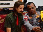 Ingat-Kapten-Philip-Mark-Pilot-Susi-Air-yang-Disandera-KKB-Akhirnya-Dibebaskan-Dijemput-TNI-Polri.jpg